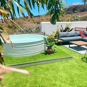 https://casa-con-piscina-y-jardn-con-vistas-al-mar.in-canary-islands.com