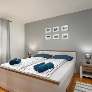 https://blue-apartment-vrsar.in-istria.net