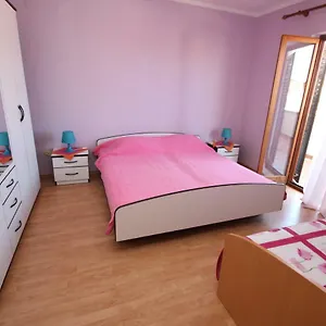 https://apartment-sandi-vrsar.in-istria.net