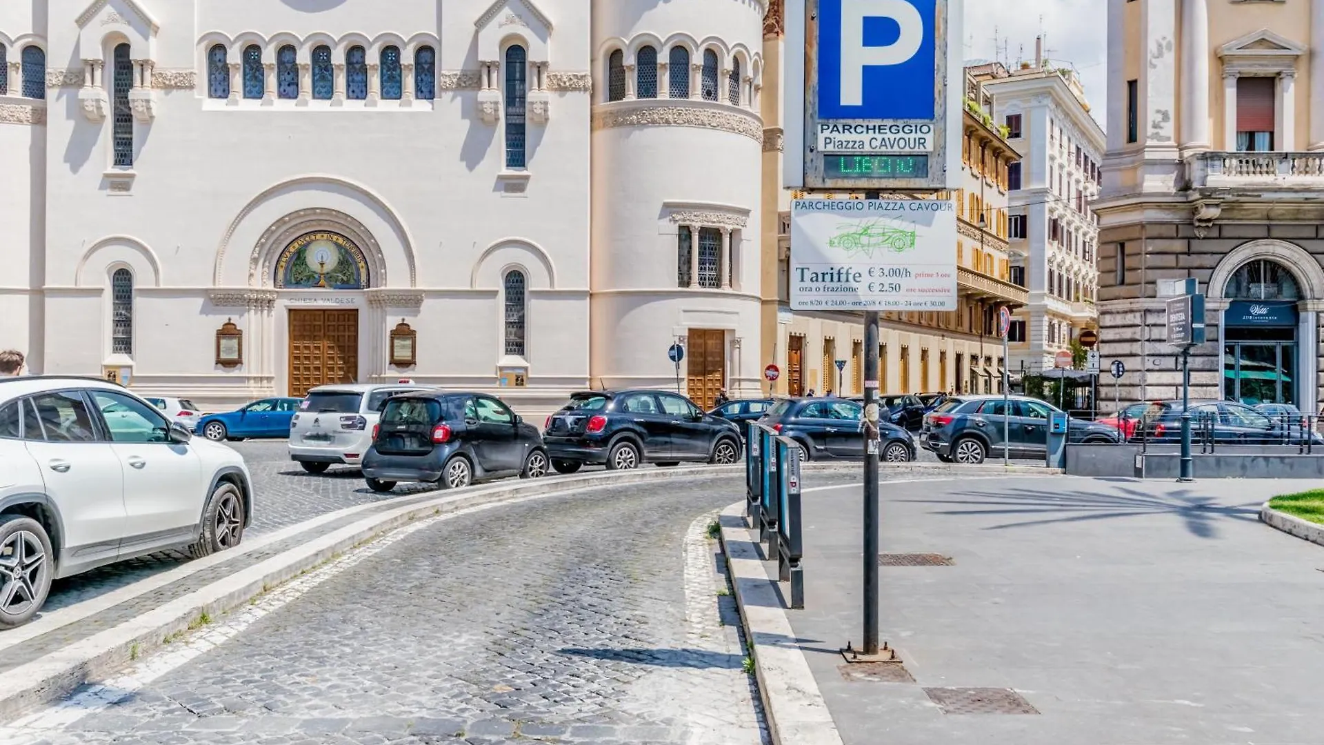 Appartamento Attico Nel Cuore Di Roma Con Box Privato Per Auto