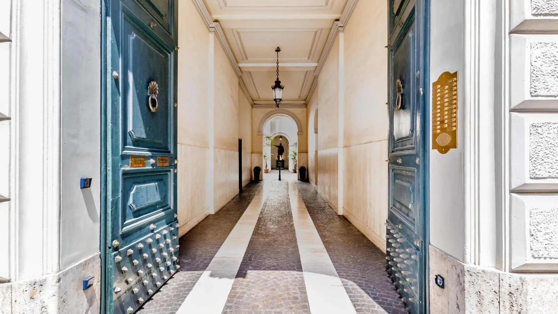 Attico Nel Cuore Di Roma Con Box Privato Per Auto Italia
