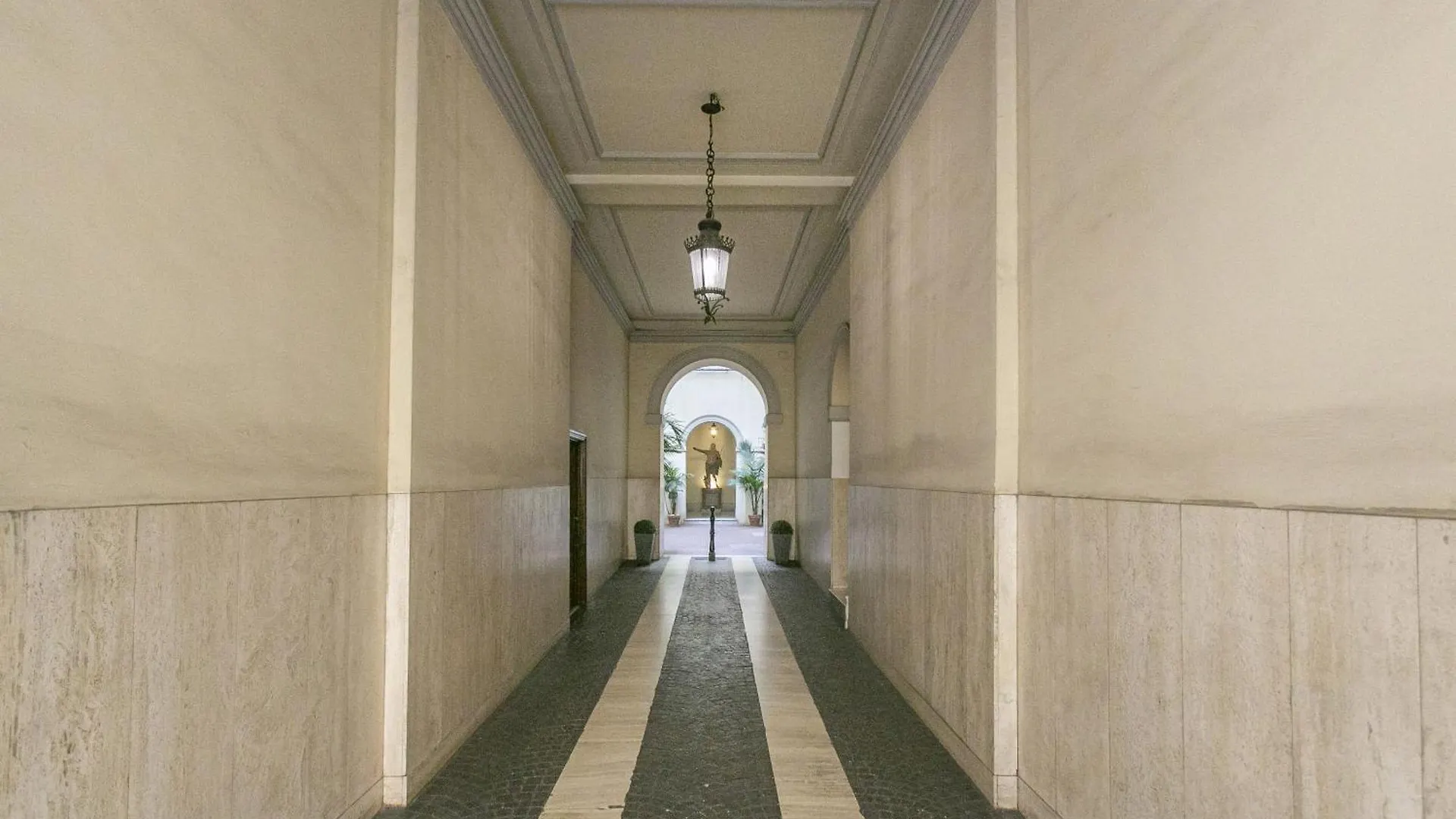 Attico Nel Cuore Di Roma Con Box Privato Per Auto Rome